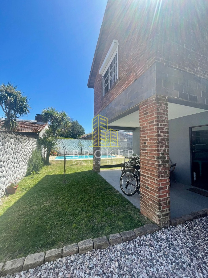 Casa ID.668/A_metros_de_la_rambla_Casa_Barra_de_Carrasco - Venta Casa Barra de Carrasco a metros de la Rambla!