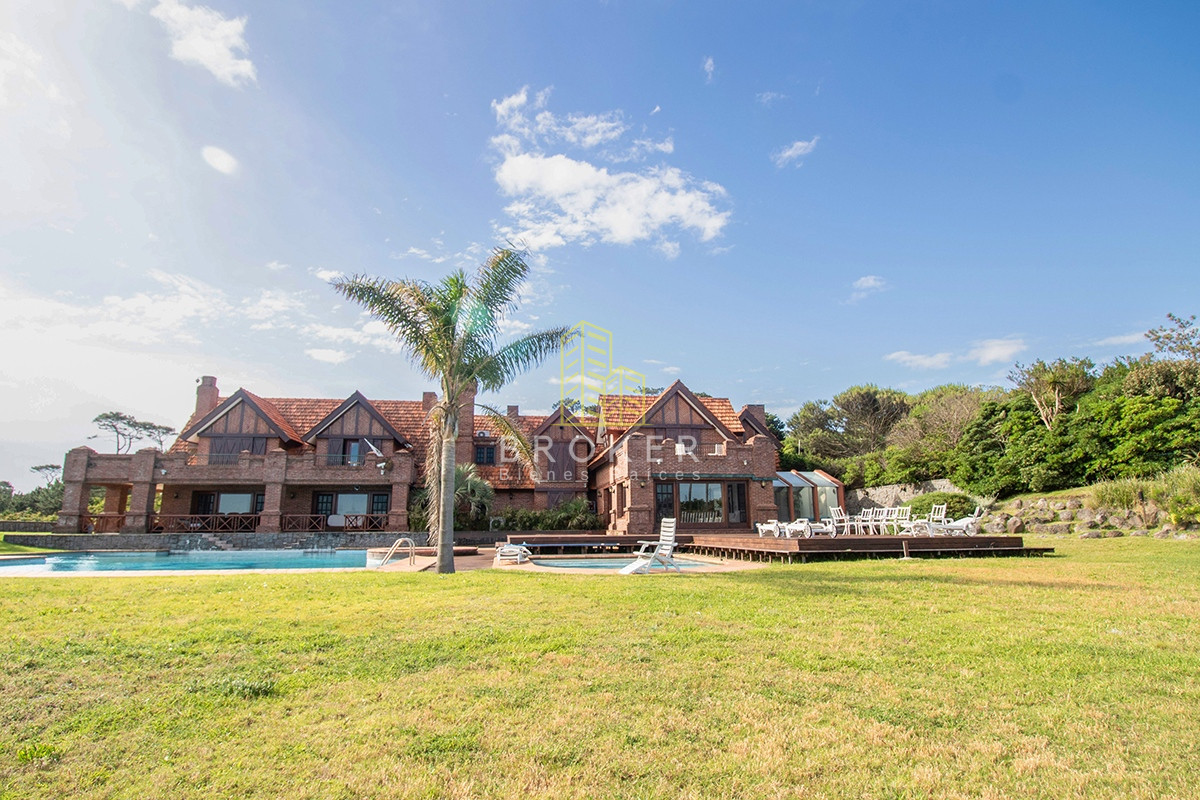 Casa ID.37/Venta_Mansión_frente_al_mar_en_Punta_Del_Este_Playa_Mansa - Venta Mansión frente al mar en Punta Del Este Playa Mansa