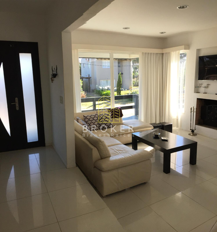 Casa ID.1174/Alquiler_de_casa_moderna_en_Manantiales._Punta_del_Este,_Uruguay. - Alquiler de casa moderna en Manantiales. Punta del Este, Uruguay.