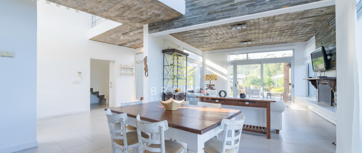 Casa ID.9036/Casa_en_Venta_3_dormitorios_con_vista_al_mar_en_barrio_privado_San_Vicente,_Manantiales - Casa en Venta 3 dormitorios con vista al mar en barrio privado San Vicente, Manantiales