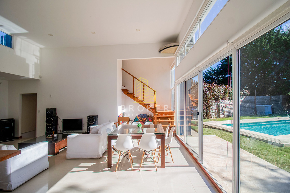 Casa ID.1833/Oportunidad_casa_en_venta_tres_dormitorios_en_Marly._Punta_del_Este,_Uruguay. - Venta Casa Punta del Este tres dormitorios piscina nueva! Zona Marly!