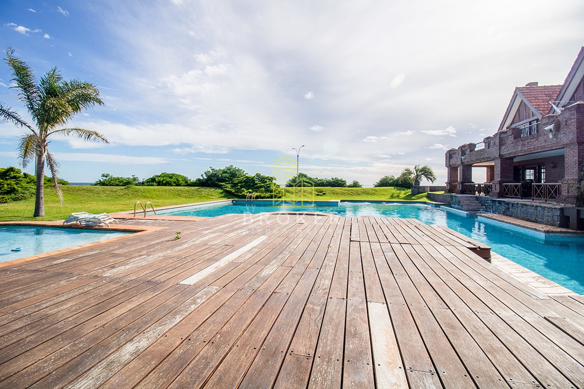 Casa ID.37/Venta_Mansión_frente_al_mar_en_Punta_Del_Este_Playa_Mansa - Venta Mansión frente al mar en Punta Del Este Playa Mansa