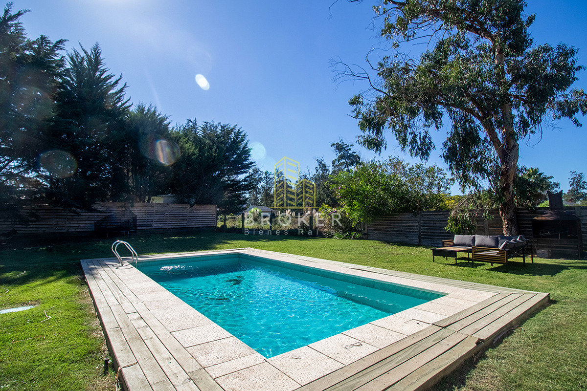 Casa ID.1833/Oportunidad_casa_en_venta_tres_dormitorios_en_Marly._Punta_del_Este,_Uruguay. - Venta Casa Punta del Este tres dormitorios piscina nueva! Zona Marly!