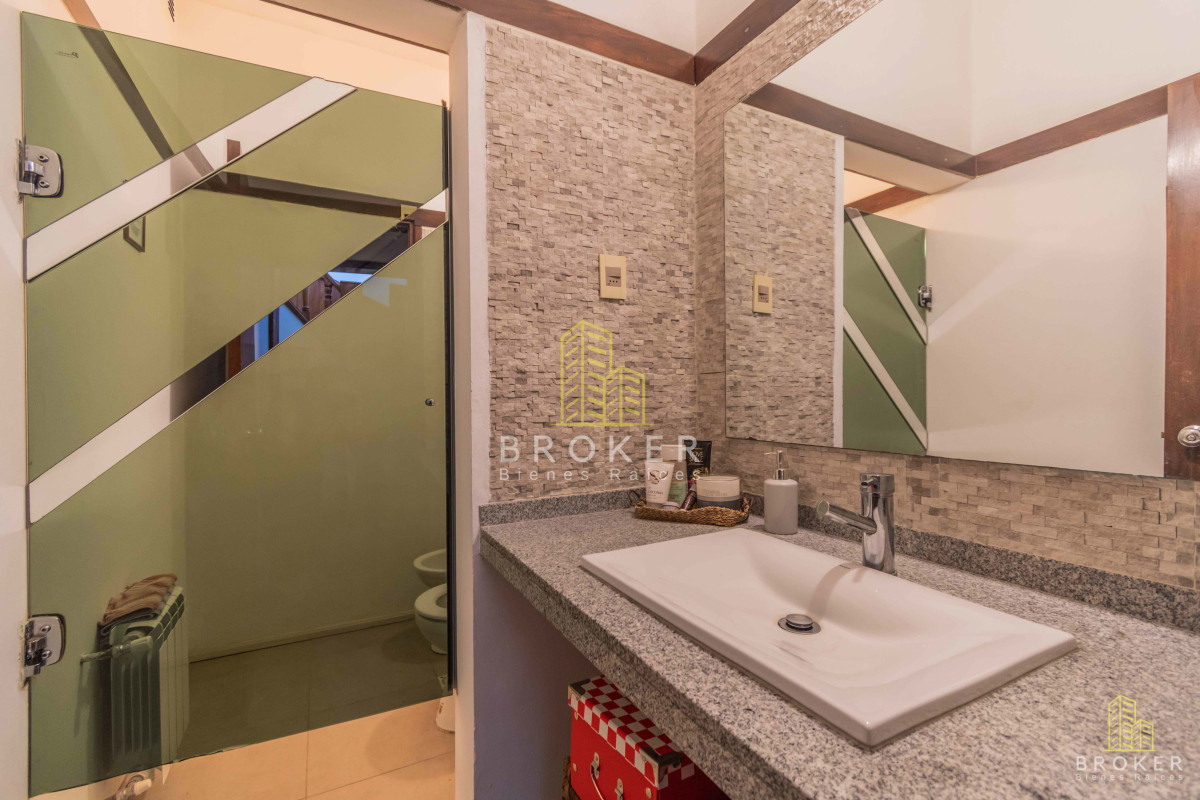 Casa ID.2155/venta_casa_3_dormitorios_mas_servicio_y_piscina_en_punta_gorda,_Montevideo._Uruguay - venta casa 3 dormitorios mas servicio y piscina en punta gorda, Montevideo. Uruguay
