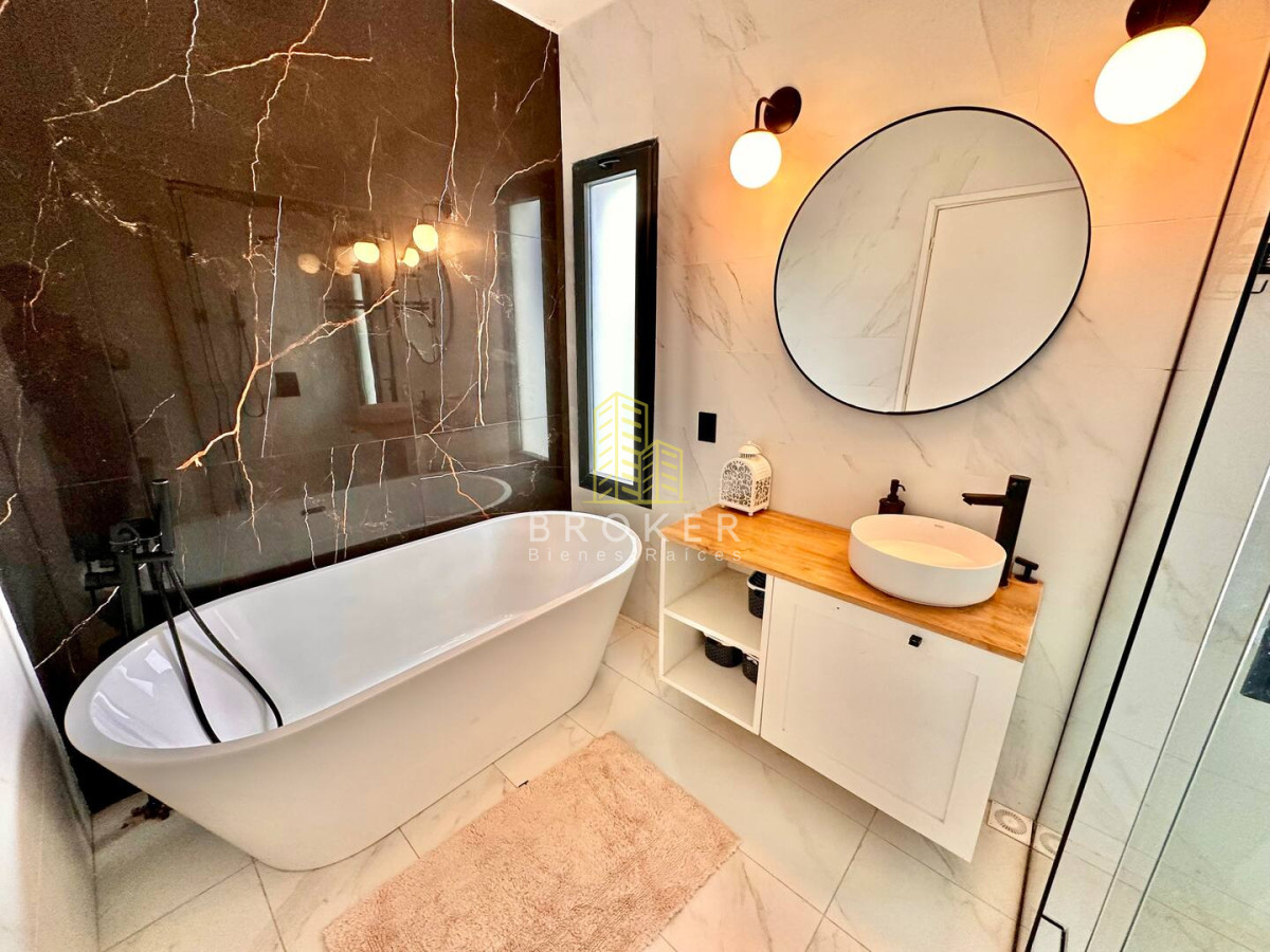 Casa ID.9224/Venta_Casa_Punta_del_Este_4_Dormitorios_a_Pasos_del_Mar_Playa_Mansa - Venta Casa Punta del Este 4 Dormitorios a Pasos del Mar Playa Mansa