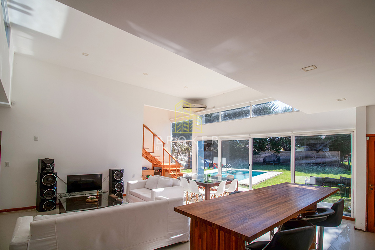 Casa ID.1833/Oportunidad_casa_en_venta_tres_dormitorios_en_Marly._Punta_del_Este,_Uruguay. - Venta Casa Punta del Este tres dormitorios piscina nueva! Zona Marly!