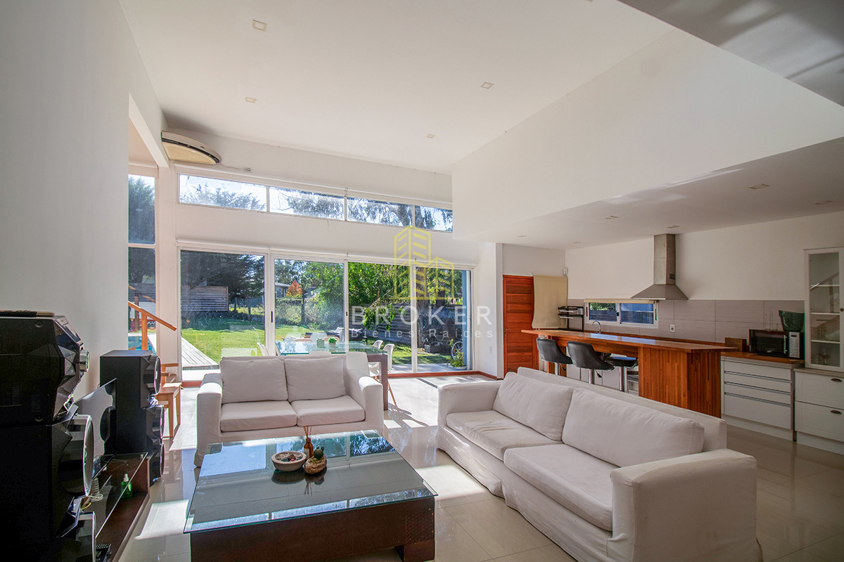 Casa ID.1833/Oportunidad_casa_en_venta_tres_dormitorios_en_Marly._Punta_del_Este,_Uruguay. - Venta Casa Punta del Este tres dormitorios piscina nueva! Zona Marly!