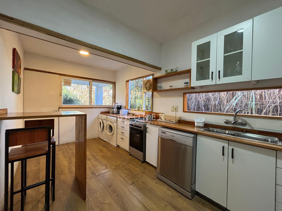 Casa ID.8747/Alquiler_anual_casa_en_zona_Playa_Mansa - Alquiler anual casa en zona Playa Mansa