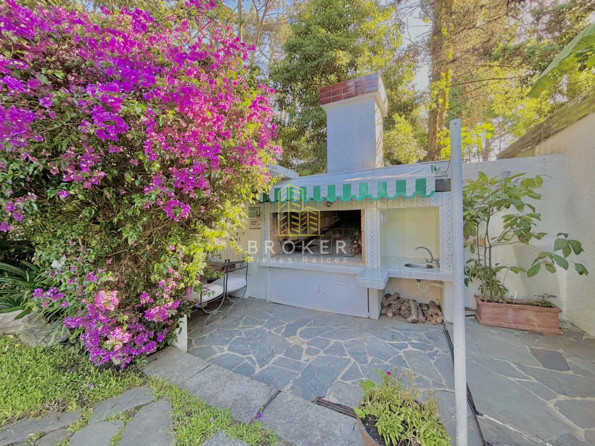 Casa ID.9226/Venta_casa_punta_del_este_4_dormitorios_mas_servicio_Cantegril_piscina - Venta casa punta del este 4 dormitorios mas servicio Cantegril piscina