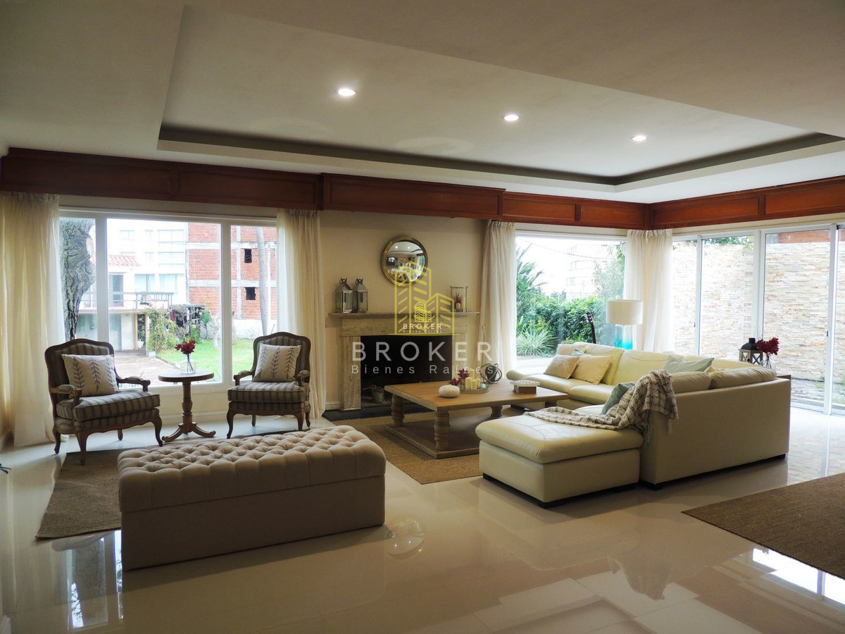 Casa ID.68/Venta_Casa_4_Dormitorios_En_Playa_Mansa,_Punta_Del_Este - Venta Casa 4 Dormitorios En Playa Mansa, Punta Del Este