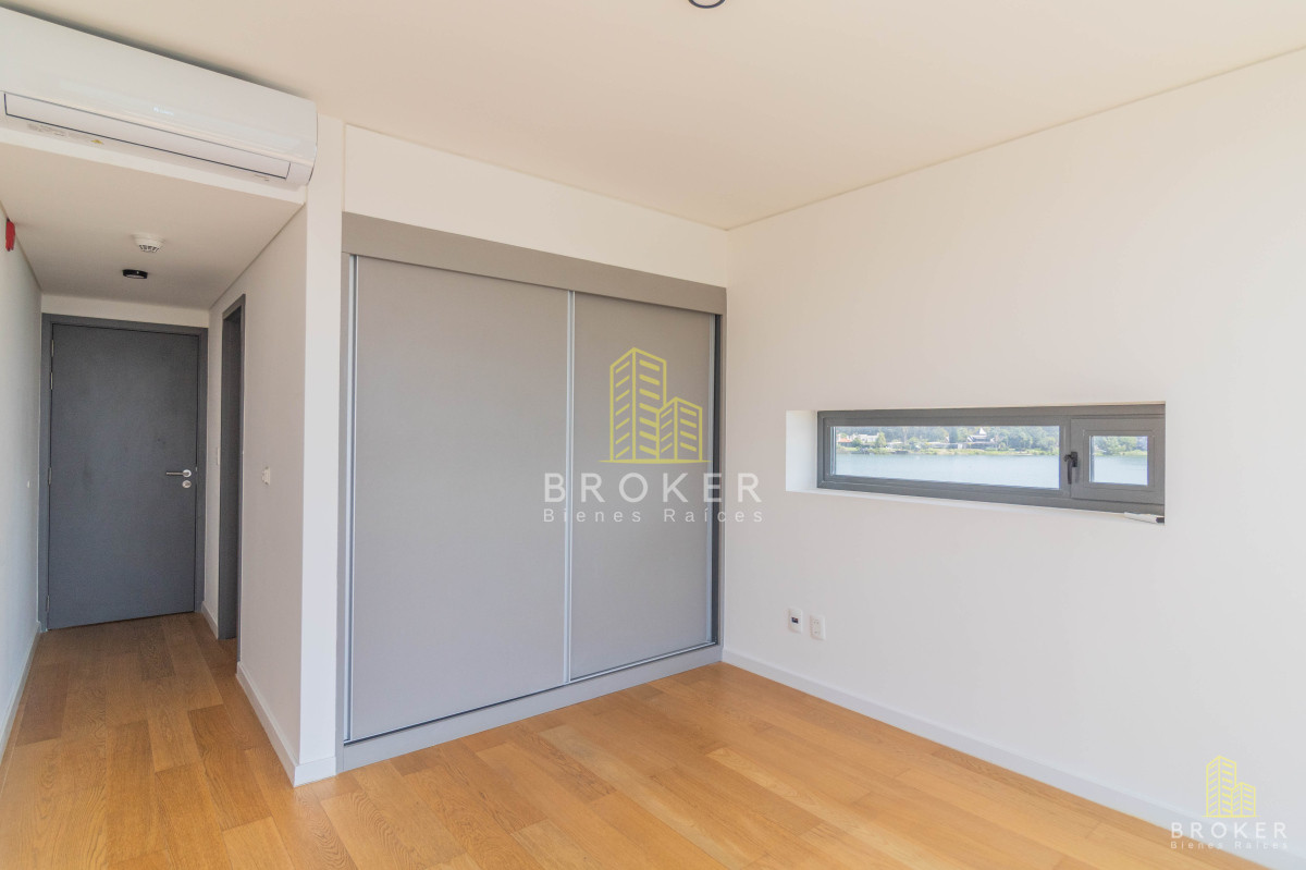 Casa ID.105/Venta_Casa_3_Dormtorios_En_Carrasco_frente_al_lago_Carrasco_Boating - Venta Casa 3 Dormtorios En Carrasco frente al lago Carrasco Boating