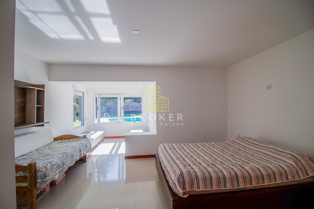 Casa ID.1833/Oportunidad_casa_en_venta_tres_dormitorios_en_Marly._Punta_del_Este,_Uruguay. - Venta Casa Punta del Este tres dormitorios piscina nueva! Zona Marly!