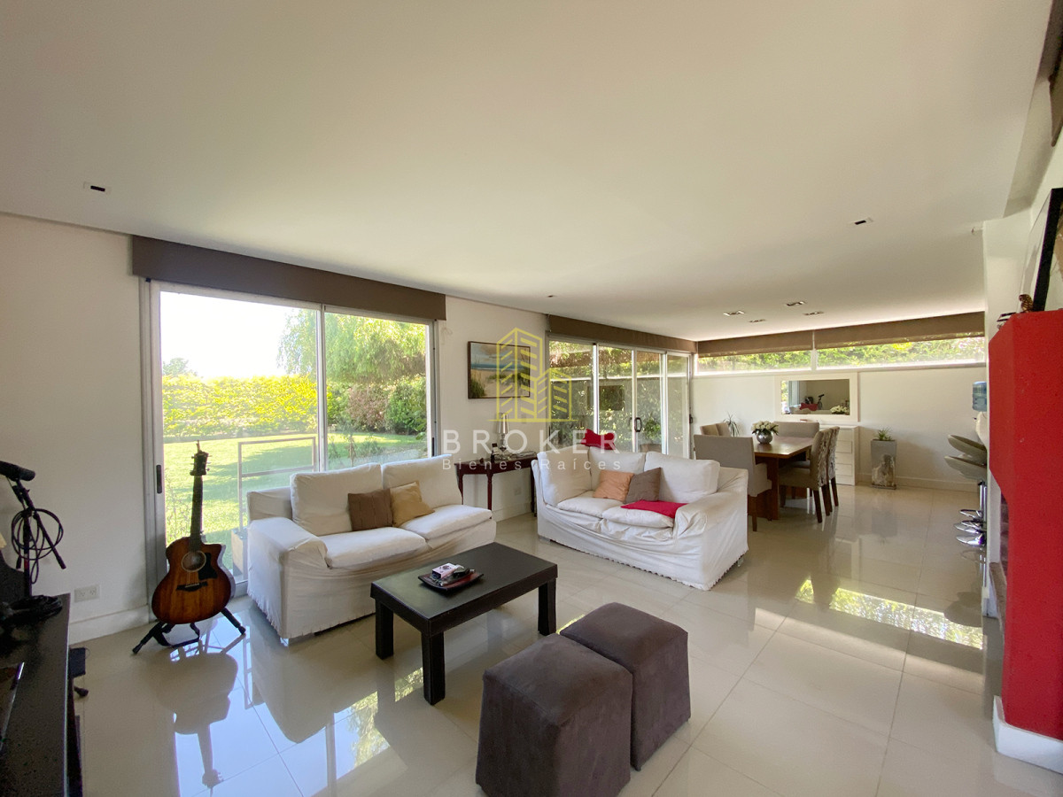Casa ID.2021/Casa_en_Venta_en_Haras_Santa_María_-_Barrio_Los_Robles - Casa en Venta en Haras Santa María - Barrio Los Robles