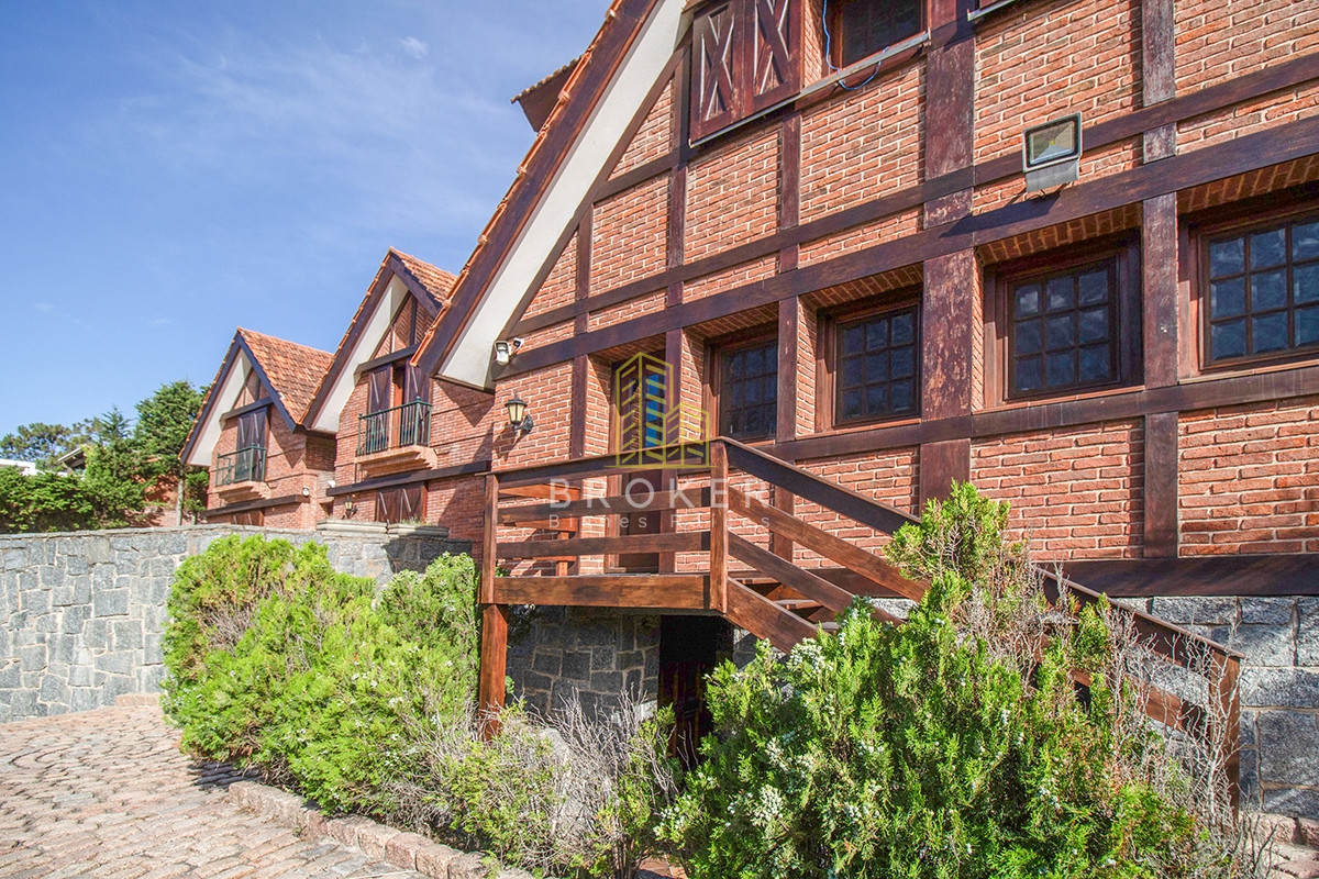 Casa ID.37/Venta_Mansión_frente_al_mar_en_Punta_Del_Este_Playa_Mansa - Venta Mansión frente al mar en Punta Del Este Playa Mansa