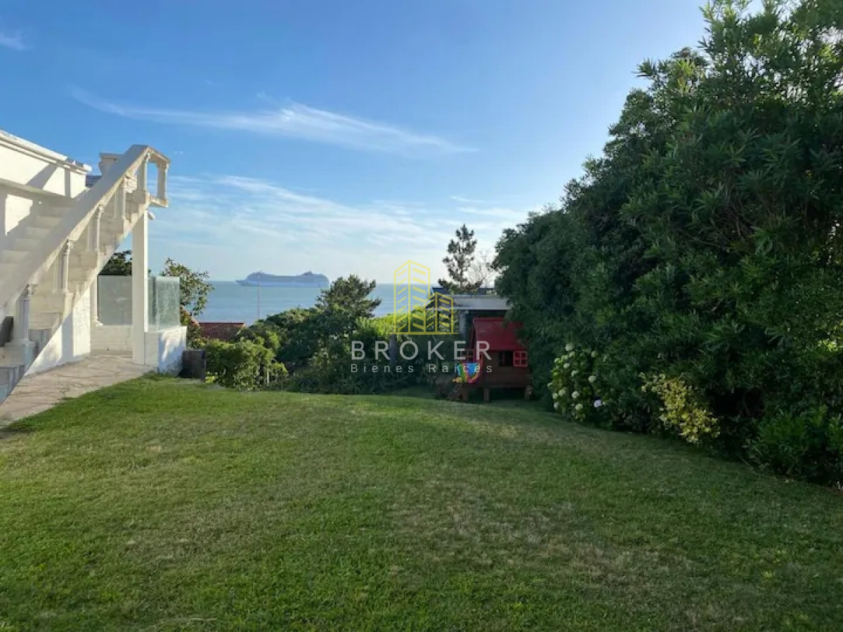 Casa ID.1732/Casa_4_dormitorios_en_Alquiler_Temporal_Verano_Mansa_con__Vista_al_Mar_y_a_una_cuadra_de_la_Playa_Parrillero_y_Garage - Casa 4 dormitorios en Alquiler Temporal Verano Mansa con  Vista al Mar y a una cuadra de la Playa Parrillero y Garage