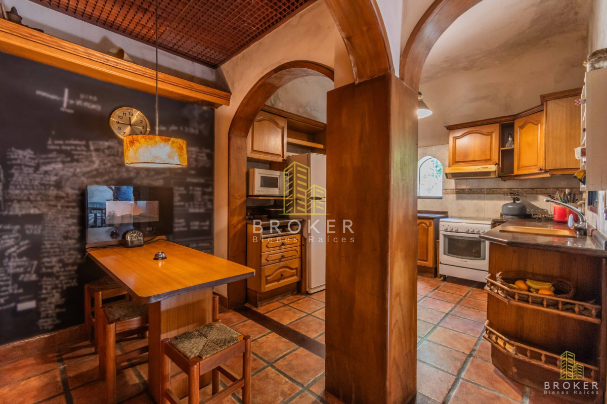 Casa ID.1913/Venta_Casa_de_4_Dormitorios_en_Pocitos._Montevideo_Uruguay. - Venta Casa de 4 Dormitorios en Pocitos. Montevideo Uruguay.