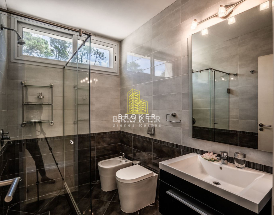 Casa ID.73/Venta_Casa_4_Dormitorios_Mansa_Barrio_Privado_Punta_Del_Este_BOULEVARD_PARK - Venta Casa 4 Dormitorios Mansa Barrio Privado Punta Del Este BOULEVARD PARK