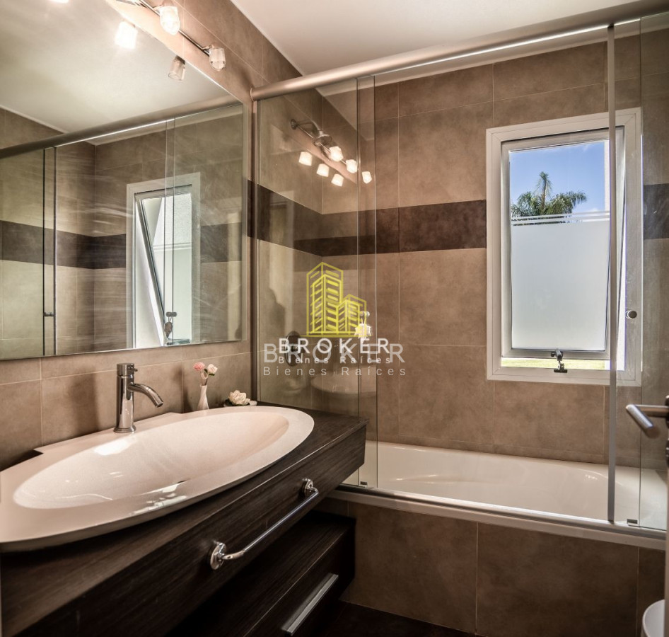 Casa ID.73/Venta_Casa_4_Dormitorios_Mansa_Barrio_Privado_Punta_Del_Este_BOULEVARD_PARK - Venta Casa 4 Dormitorios Mansa Barrio Privado Punta Del Este BOULEVARD PARK