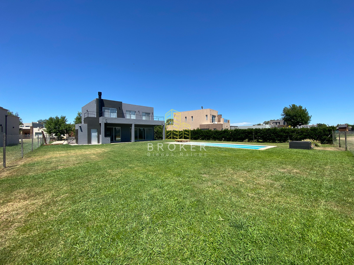 Casa ID.2220/Casa_en_Venta_en_Haras_Santa_María_-_Barrio_Molino - Casa en Venta en Haras Santa María - Barrio Molino