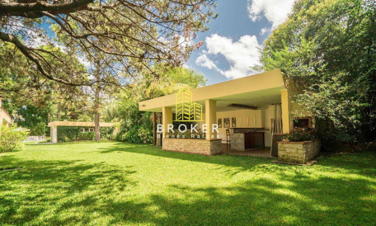 Casa ID.77/Venta_Casa_De_6_Dormitorios_En_Playa_Mansa_Punta_Del_Este_piscina_barbacoa - Venta Casa De 6 Dormitorios En Playa Mansa Punta Del Este piscina barbacoa