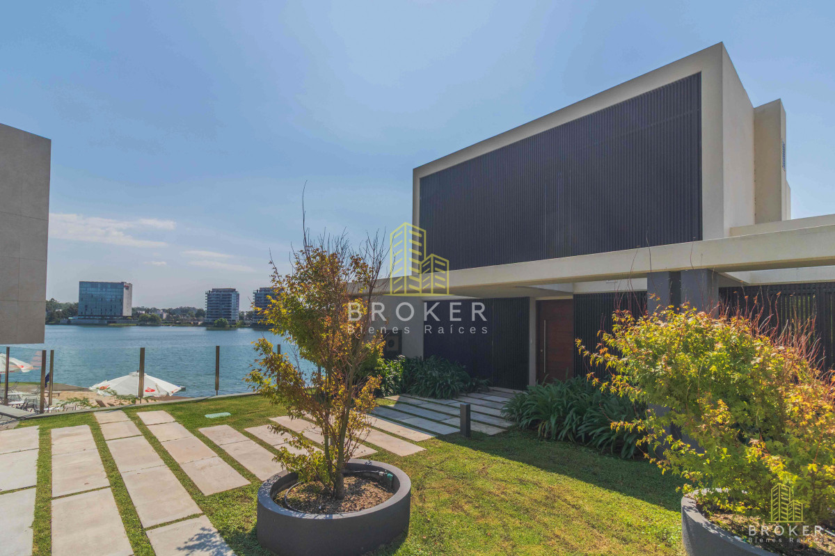 Casa ID.105/Venta_Casa_3_Dormtorios_En_Carrasco_frente_al_lago_Carrasco_Boating - Venta Casa 3 Dormtorios En Carrasco frente al lago Carrasco Boating