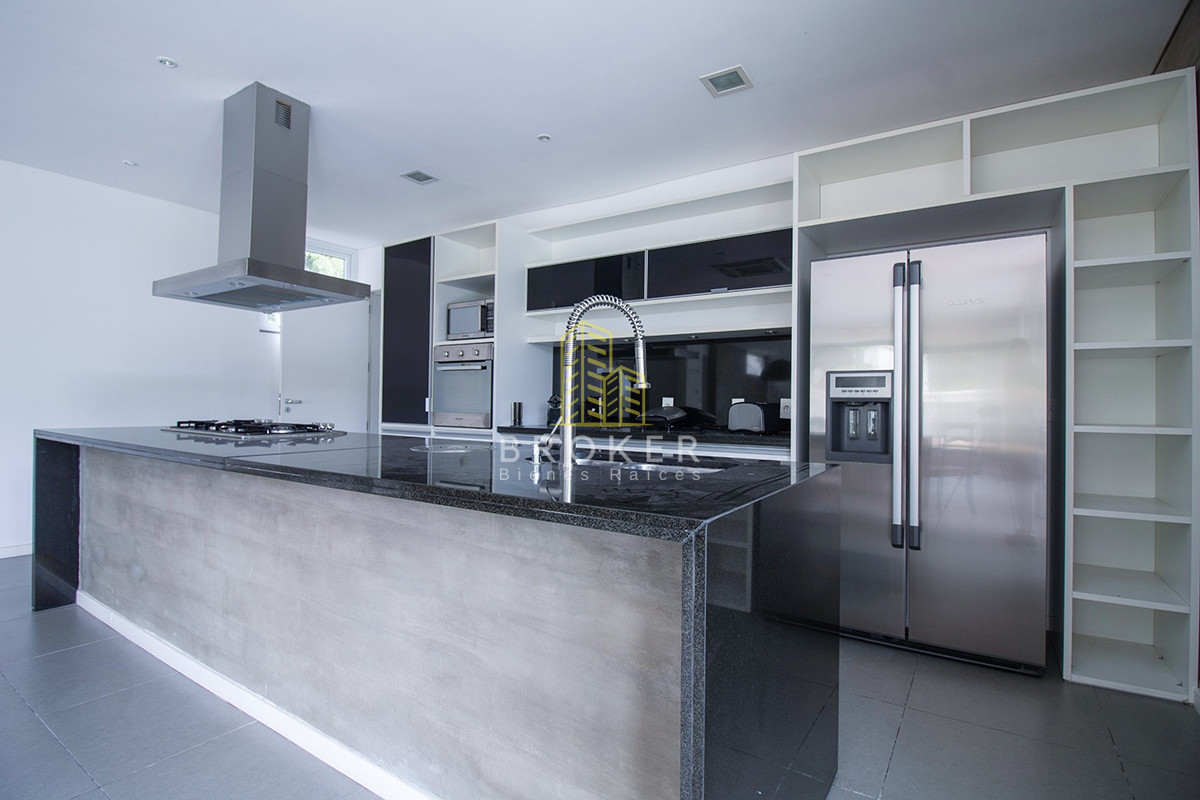 Casa ID.805/Venta_de_casa_de_categoria_en_Boulevard_Park,_Punta_del_Este._ - Venta de casa de categoria en Boulevard Park, Punta del Este. 