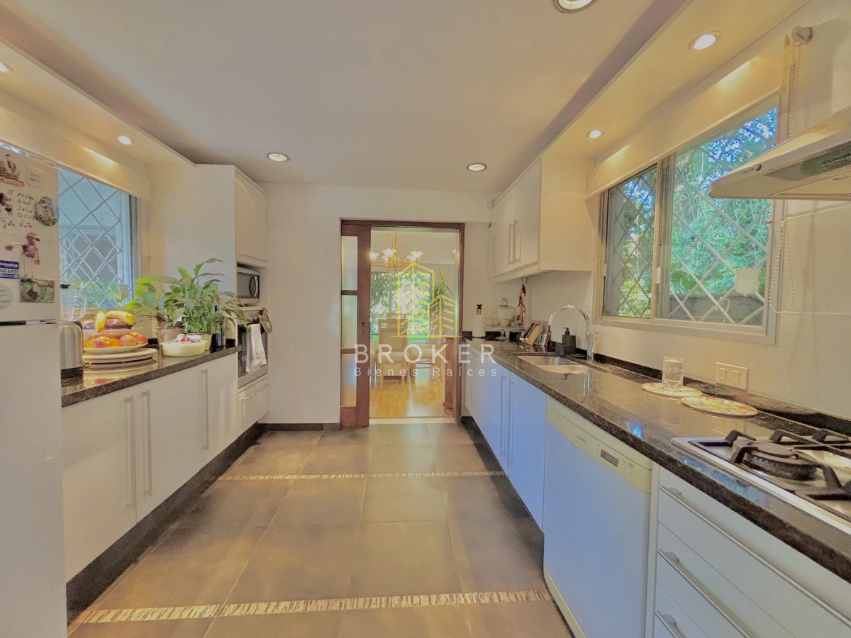 Casa ID.9226/Venta_casa_punta_del_este_4_dormitorios_mas_servicio_Cantegril_piscina - Venta casa punta del este 4 dormitorios mas servicio Cantegril piscina