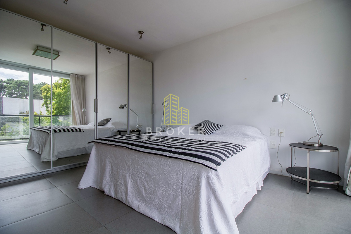 Casa ID.805/Venta_de_casa_de_categoria_en_Boulevard_Park,_Punta_del_Este._ - Venta de casa de categoria en Boulevard Park, Punta del Este. 