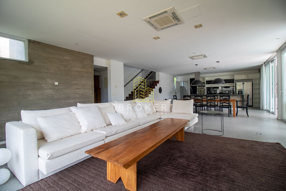 Casa ID.805/Venta_de_casa_de_categoria_en_Boulevard_Park,_Punta_del_Este._ - Venta de casa de categoria en Boulevard Park, Punta del Este. 