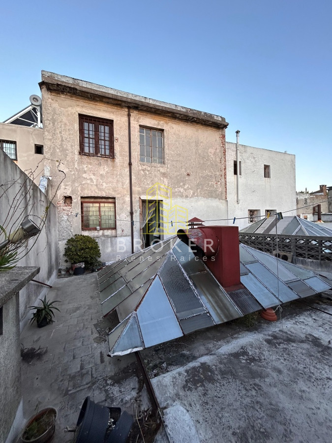 Casa ID.1126/Casa_en_3_plantas_con_amplio_Local_en_Reducto - Casa en 3 plantas con amplio Local en Reducto