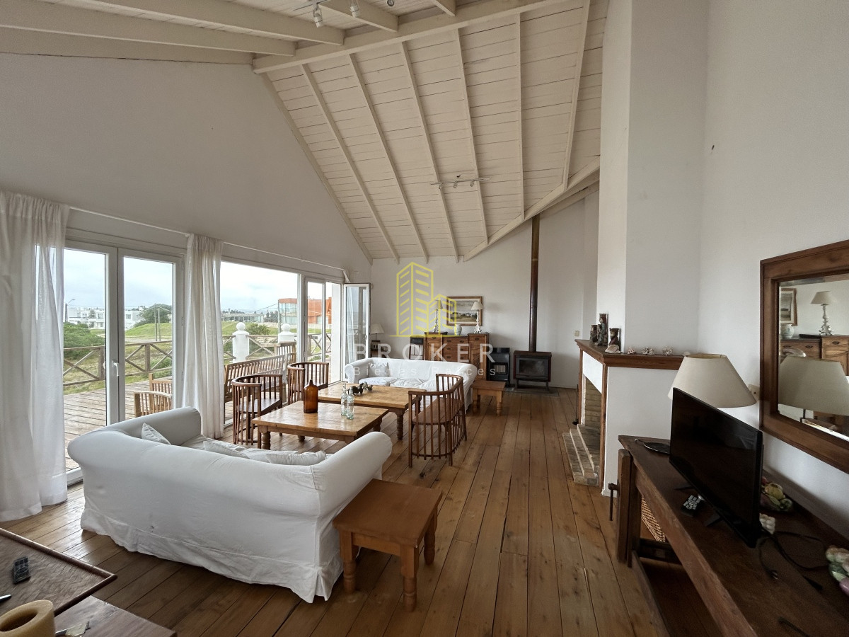 Casa ID.1173/Venta_y_alquiler_de_gran_casa_en_Montoya._Punta_del_Este,_Uruguay._ - Venta y alquiler de gran casa en Montoya. Punta del Este, Uruguay. 