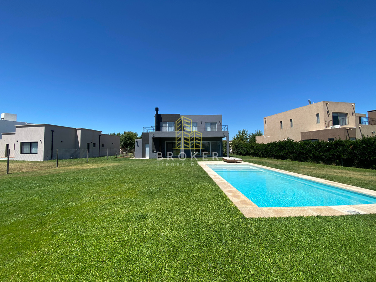 Casa ID.2220/Casa_en_Venta_en_Haras_Santa_María_-_Barrio_Molino - Casa en Venta en Haras Santa María - Barrio Molino