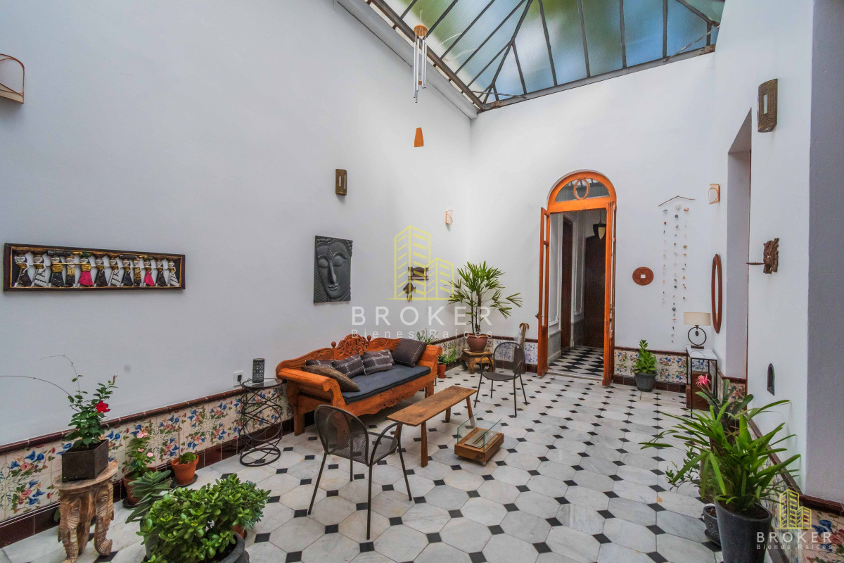 Casa ID.8475/Venta_de_Casa_en_Parque_Rodó_reciclada! - Venta de Casa en Parque Rodó reciclada!