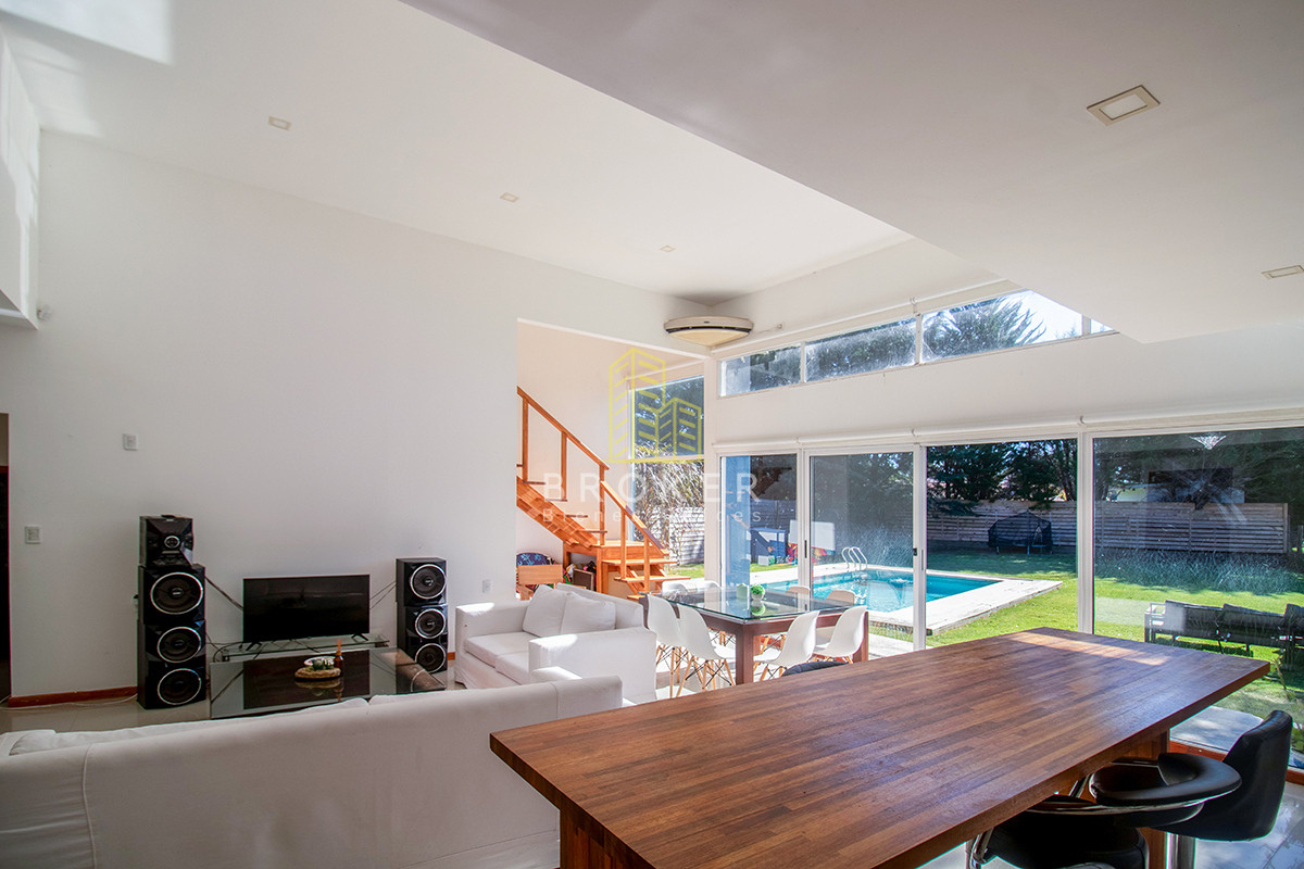 Casa ID.1833/Oportunidad_casa_en_venta_tres_dormitorios_en_Marly._Punta_del_Este,_Uruguay. - Venta Casa Punta del Este tres dormitorios piscina nueva! Zona Marly!