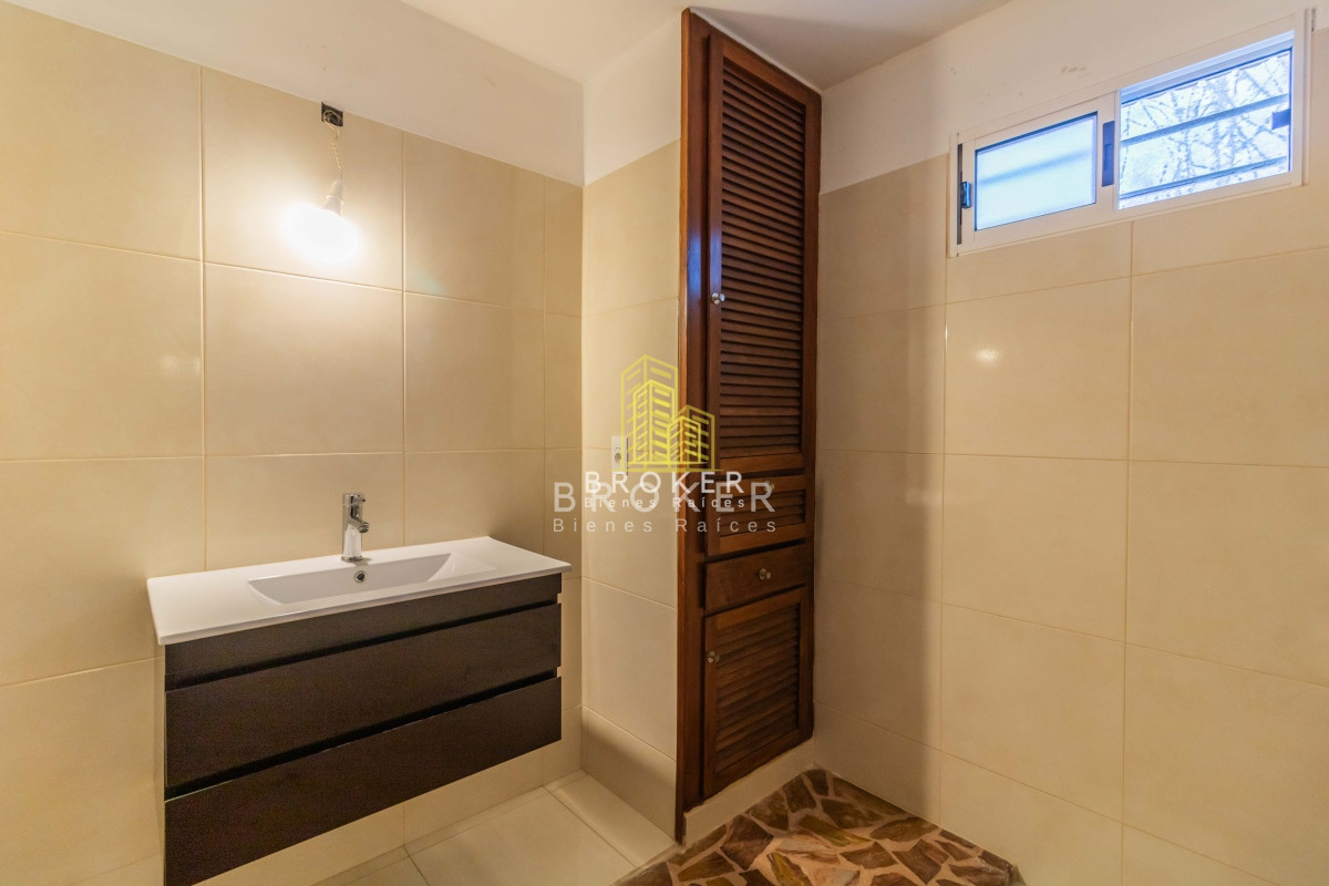 Casa ID.1642/Venta_2_Casas_en_Padrón_Único,_con_Renta_en_Malvín,_Montevideo,_Uruguay - Venta 2 Casas en Padrón Único, con Renta en Malvín, Montevideo, Uruguay
