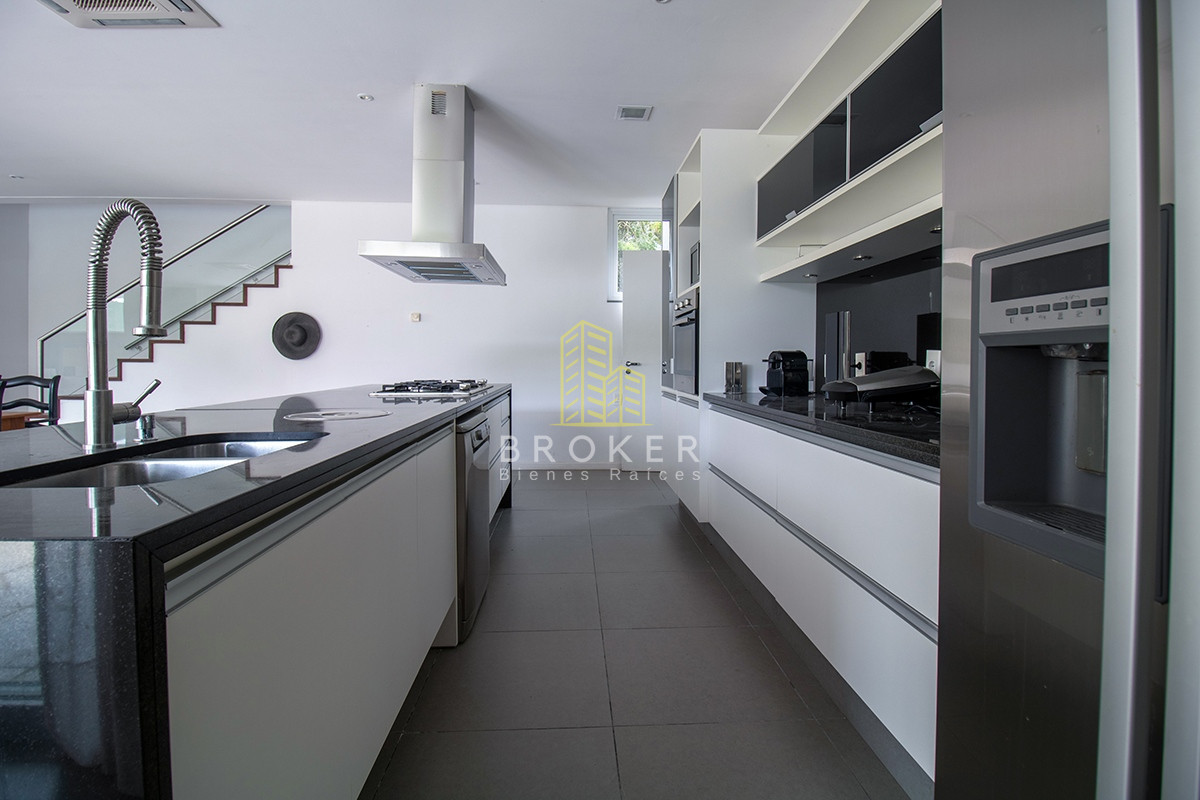 Casa ID.805/Venta_de_casa_de_categoria_en_Boulevard_Park,_Punta_del_Este._ - Venta de casa de categoria en Boulevard Park, Punta del Este. 