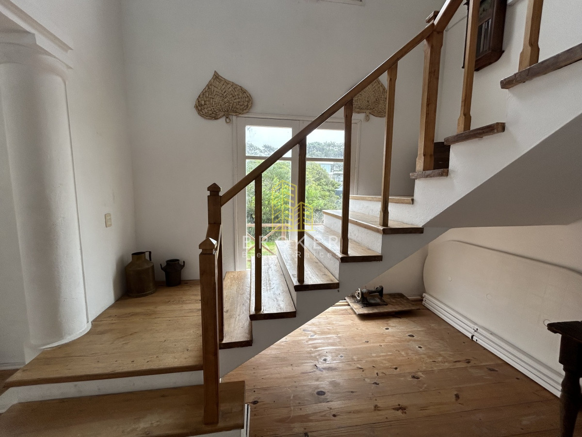 Casa ID.1173/Venta_y_alquiler_de_gran_casa_en_Montoya._Punta_del_Este,_Uruguay._ - Venta y alquiler de gran casa en Montoya. Punta del Este, Uruguay. 