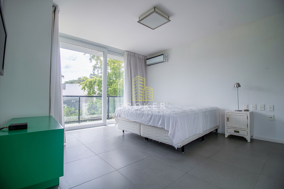 Casa ID.805/Venta_de_casa_de_categoria_en_Boulevard_Park,_Punta_del_Este._ - Venta de casa de categoria en Boulevard Park, Punta del Este. 