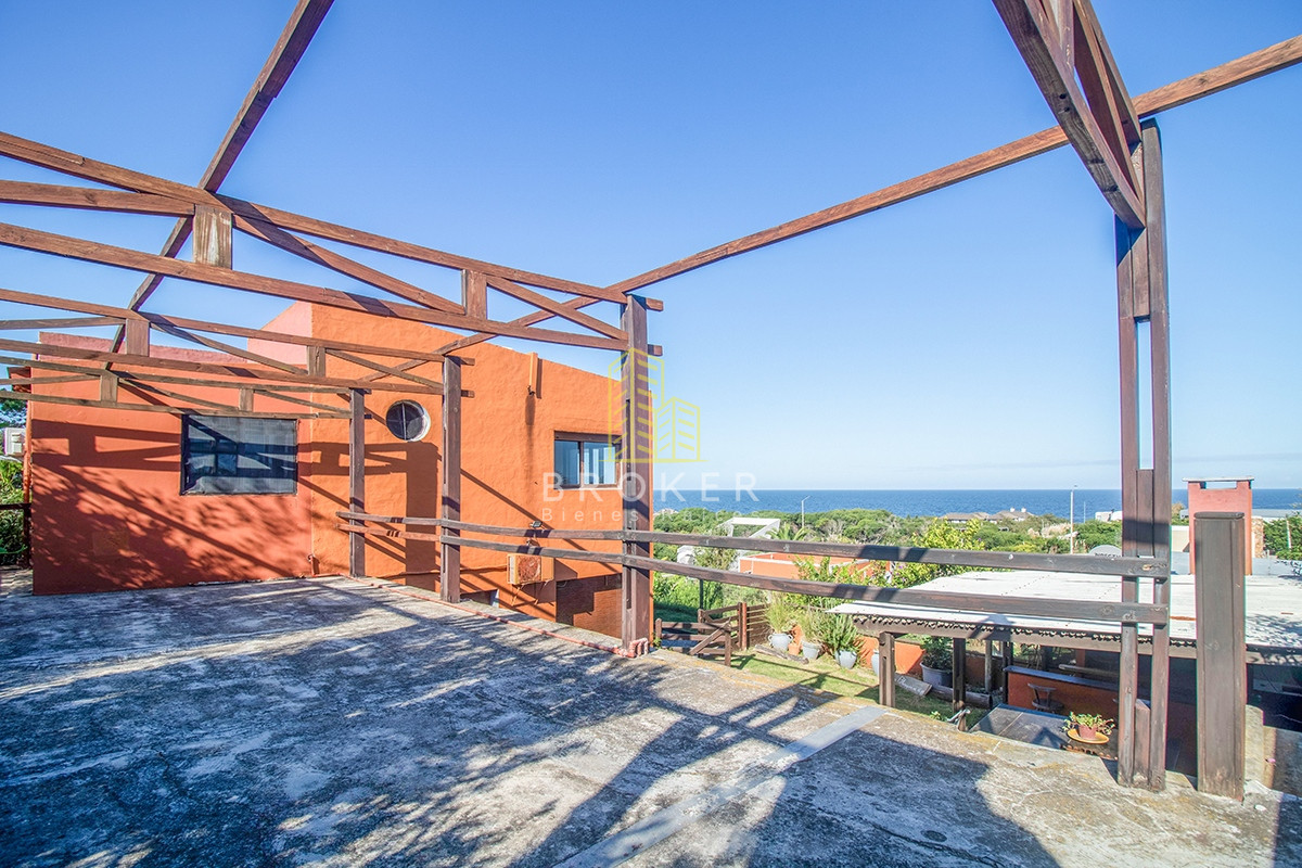 Casa ID.1099/Venta_de_casa_de_4_dormitorios_mas_dependencia_en_el_Chorro._._Punta_del_Este,_Uruguay. - Venta de casa de 4 dormitorios mas dependencia en el Chorro. . Punta del Este, Uruguay.