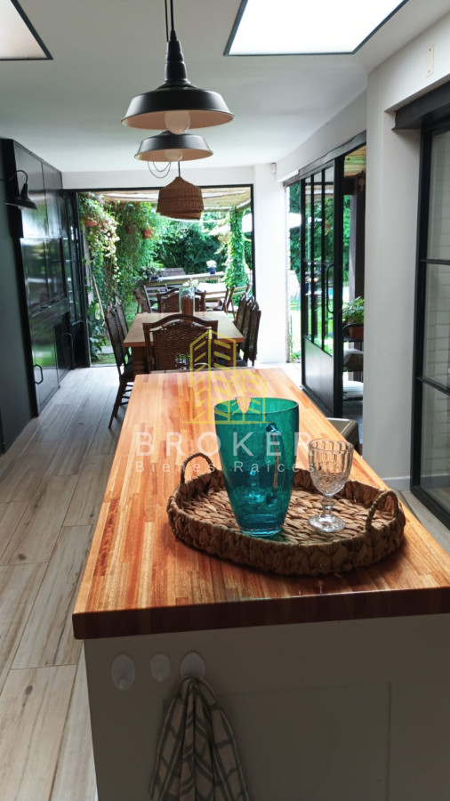 Casa ID.8845/Alquiler_hermosa_y_amplia_casa_con_pileta_climatizada_en_San_Rafael,_Punta_del_Este - Alquiler hermosa y amplia casa con pileta climatizada en San Rafael, Punta del Este