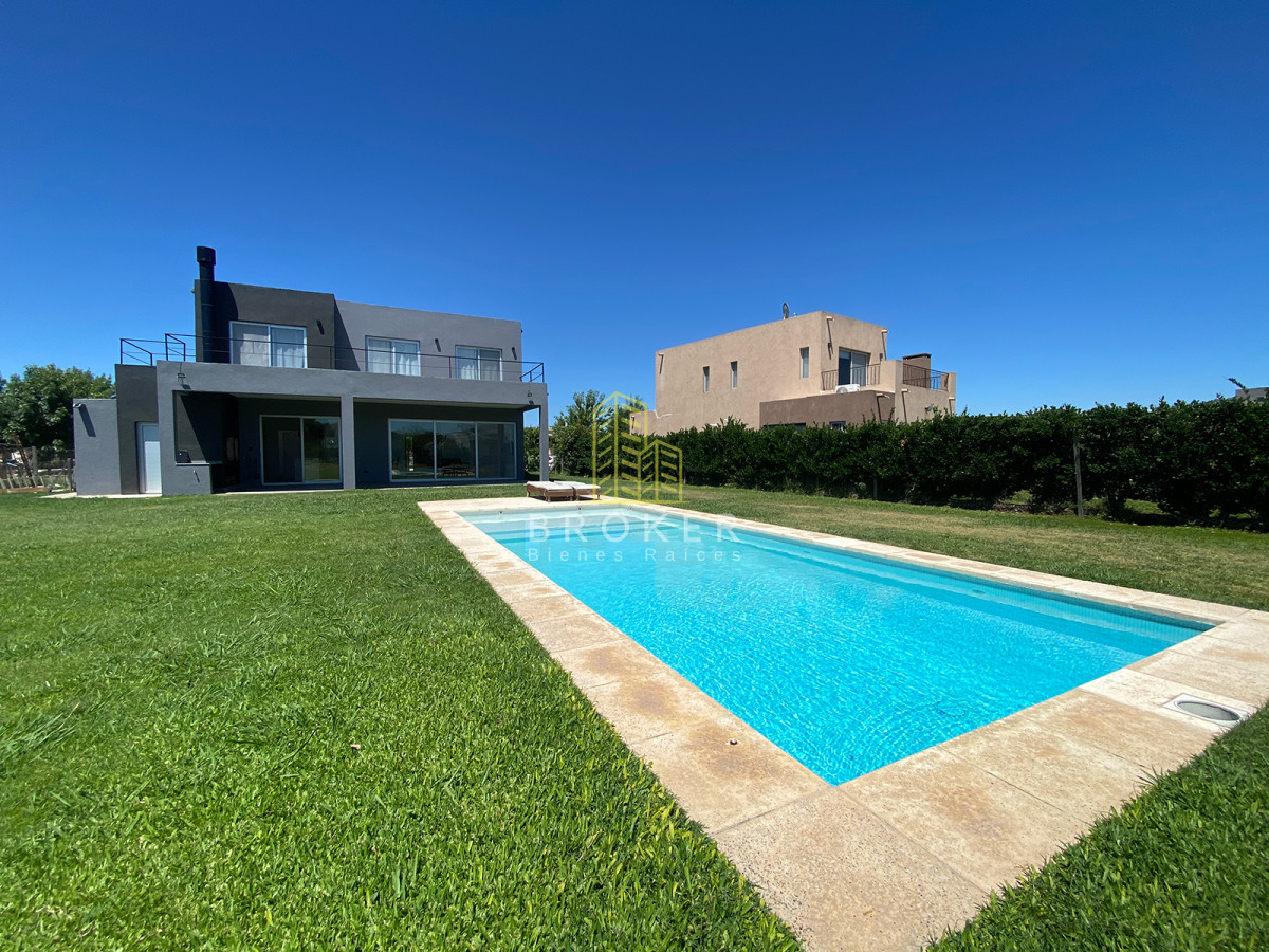 Casa ID.2220/Casa_en_Venta_en_Haras_Santa_María_-_Barrio_Molino - Casa en Venta en Haras Santa María - Barrio Molino