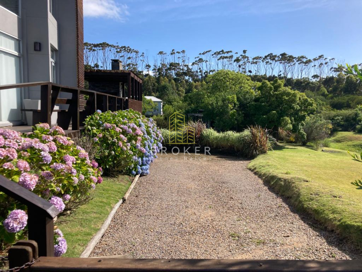 Casa ID.9036/Casa_en_Venta_3_dormitorios_con_vista_al_mar_en_barrio_privado_San_Vicente,_Manantiales - Casa en Venta 3 dormitorios con vista al mar en barrio privado San Vicente, Manantiales