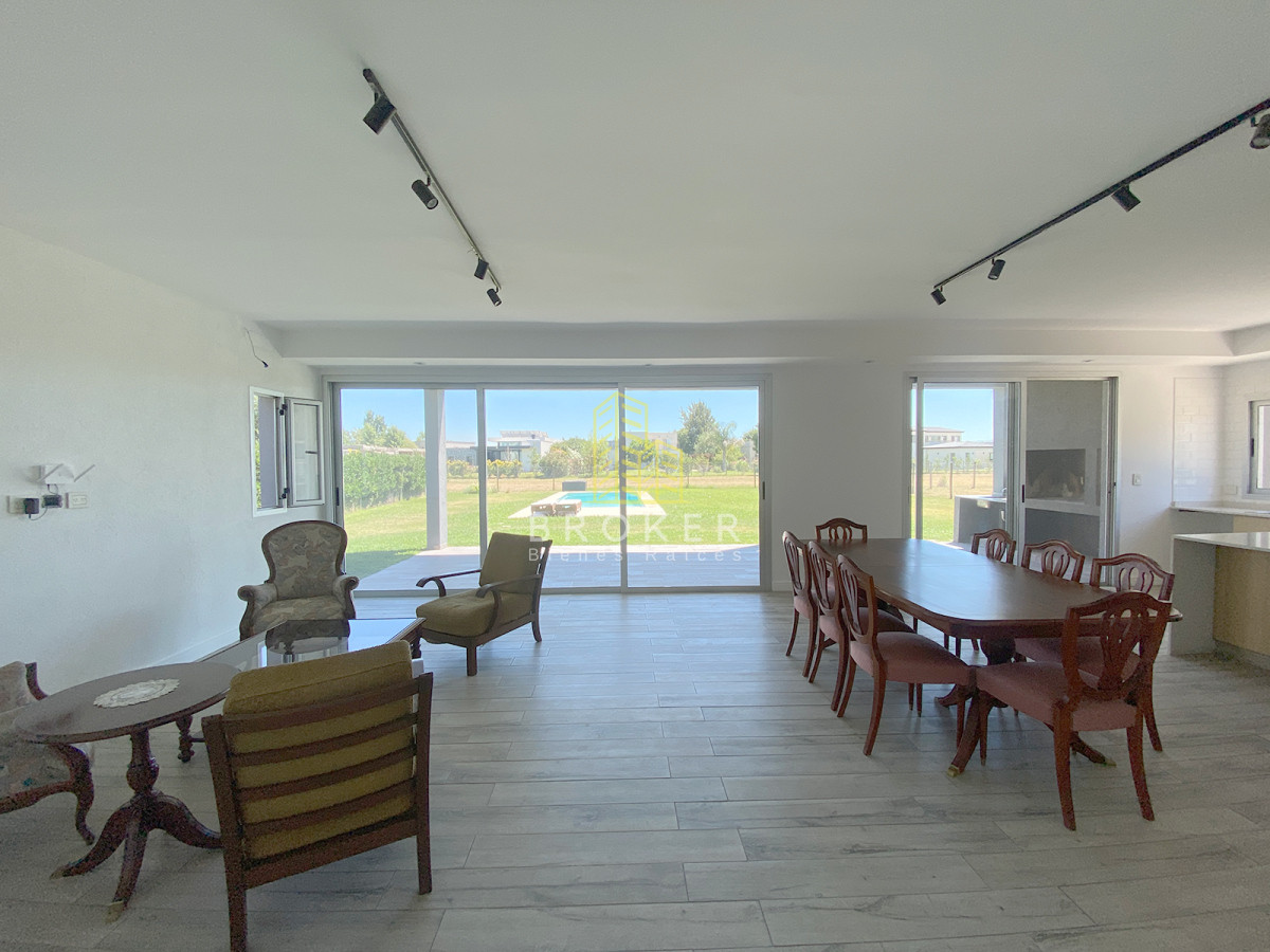 Casa ID.2220/Casa_en_Venta_en_Haras_Santa_María_-_Barrio_Molino - Casa en Venta en Haras Santa María - Barrio Molino