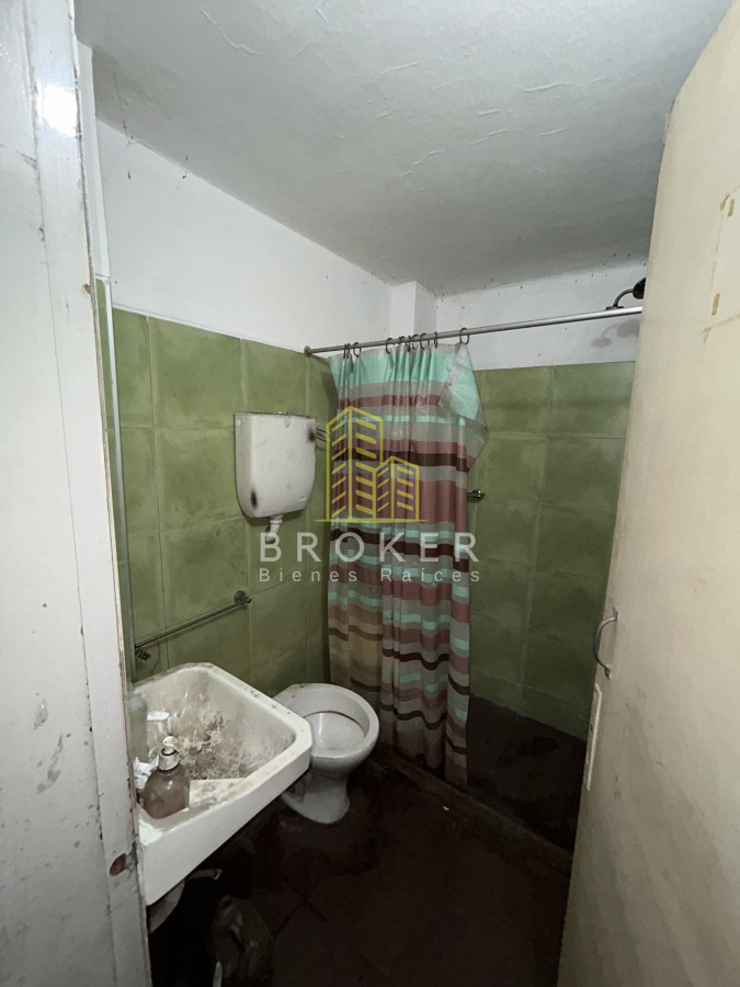 Casa ID.1126/Casa_en_3_plantas_con_amplio_Local_en_Reducto - Casa en 3 plantas con amplio Local en Reducto