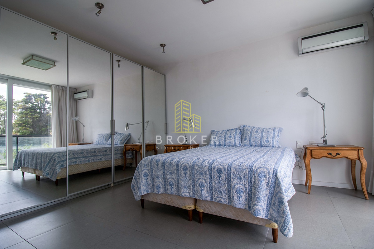 Casa ID.805/Venta_de_casa_de_categoria_en_Boulevard_Park,_Punta_del_Este._ - Venta de casa de categoria en Boulevard Park, Punta del Este. 