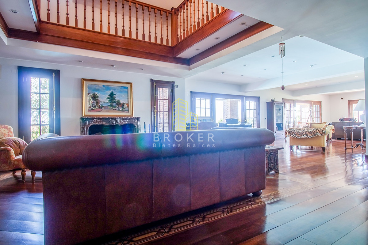 Casa ID.37/Venta_Mansión_frente_al_mar_en_Punta_Del_Este_Playa_Mansa - Venta Mansión frente al mar en Punta Del Este Playa Mansa