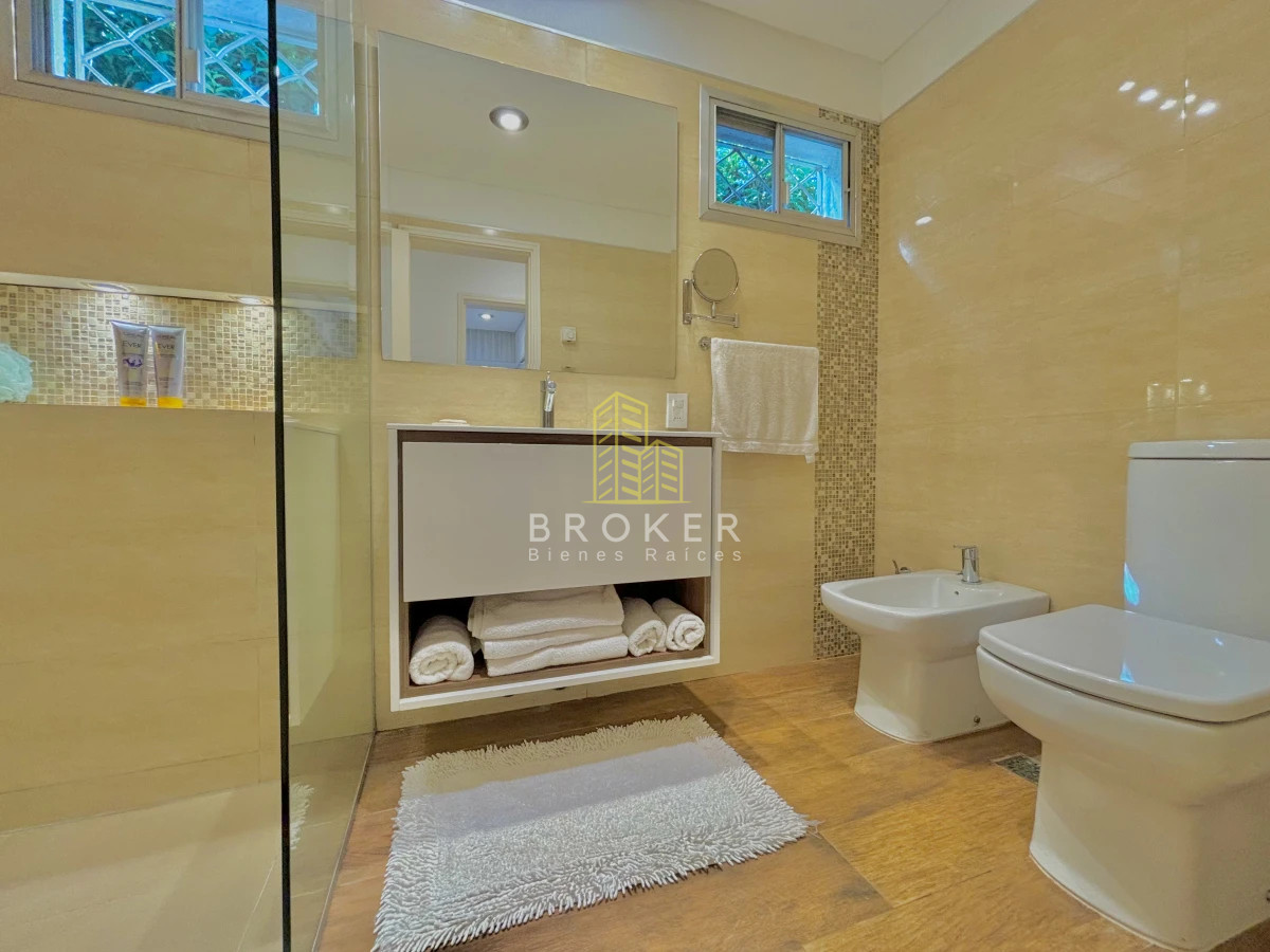 Casa ID.9226/Venta_casa_punta_del_este_4_dormitorios_mas_servicio_Cantegril_piscina - Venta casa punta del este 4 dormitorios mas servicio Cantegril piscina