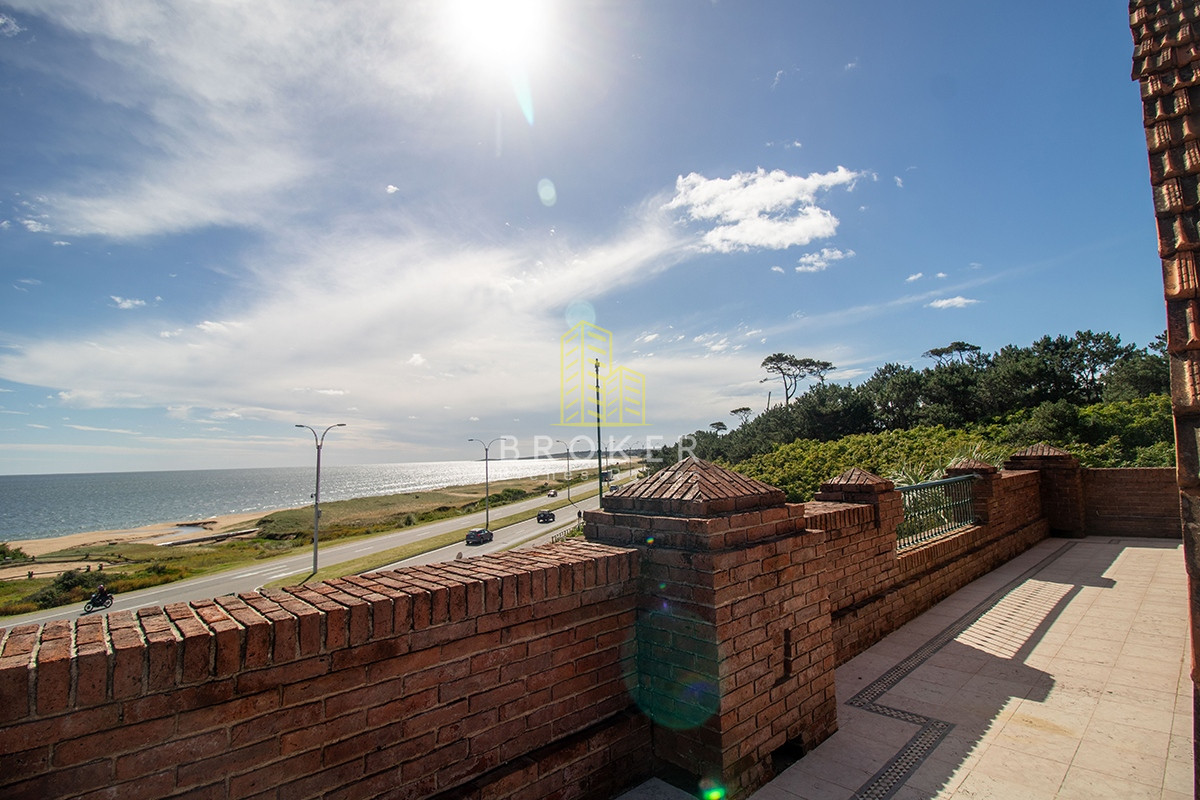 Casa ID.37/Venta_Mansión_frente_al_mar_en_Punta_Del_Este_Playa_Mansa - Venta Mansión frente al mar en Punta Del Este Playa Mansa