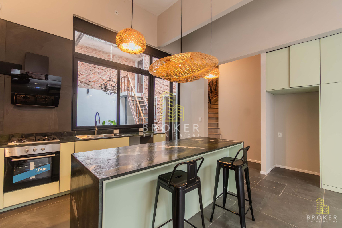 Casa ID.9363/Venta_Casa_Centro_4_dormitorios_reciclada! - Venta Casa Centro 4 dormitorios reciclada!