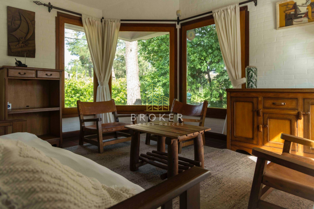 Casa ID.8834/Venta_Casa_Pinares_Punta_del_Este_con_un_amplio_terreno_y_piscina_climatizada - Venta Casa Pinares Punta del Este con un amplio terreno y piscina climatizada